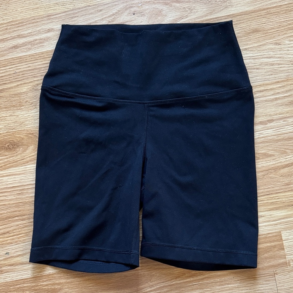 Yogalicious 7” Black Bike Shorts - size M
